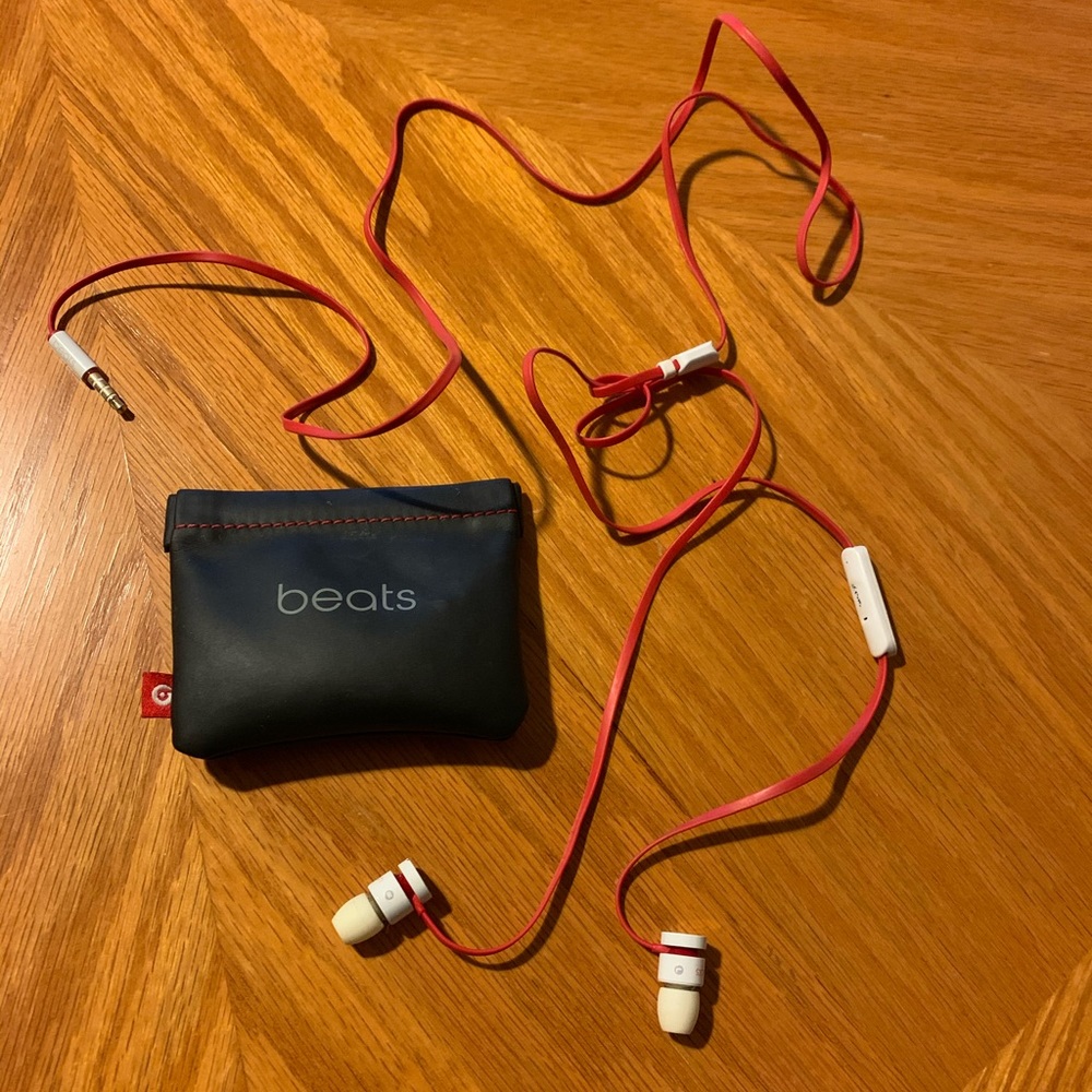 GUC Beats Earbuds with bag